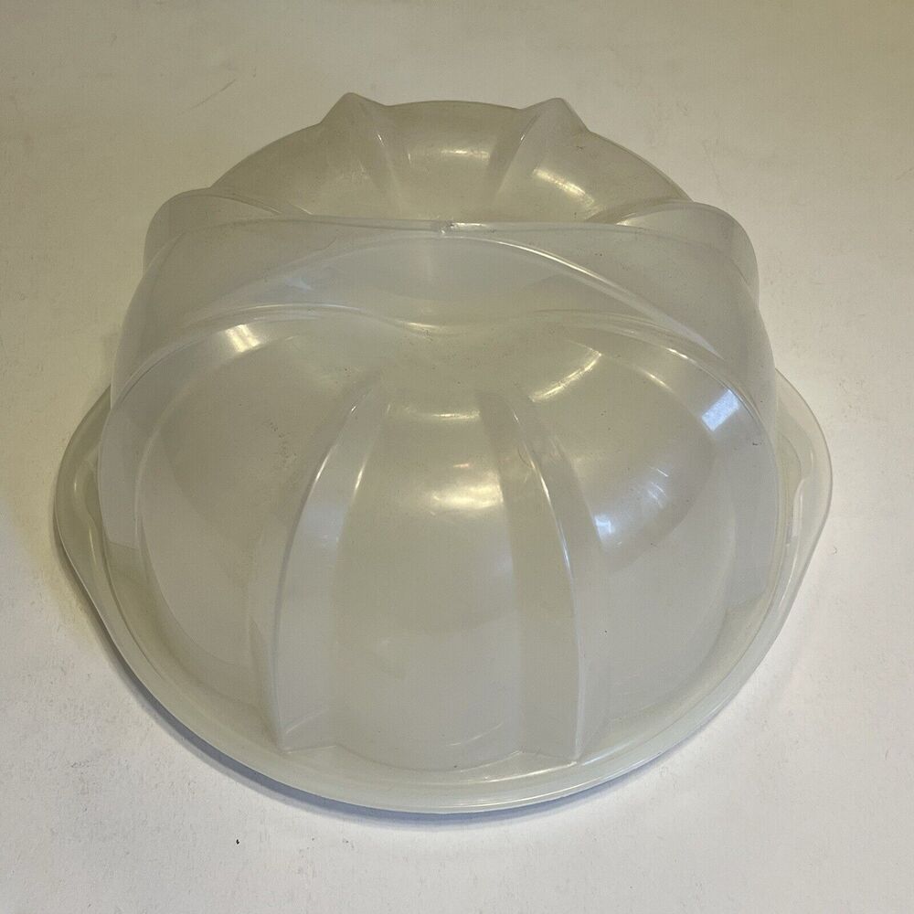 Nordic Ware Deluxe Bundt Cake Keeper  Holder Twist And Lock Dome Lid 11” USA